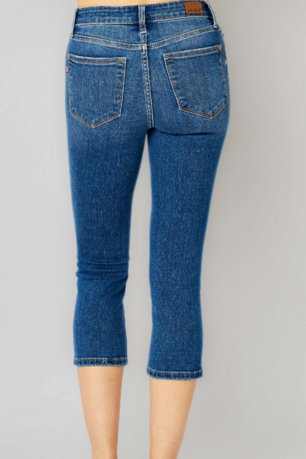 Judy Blue Mid Rise Capri