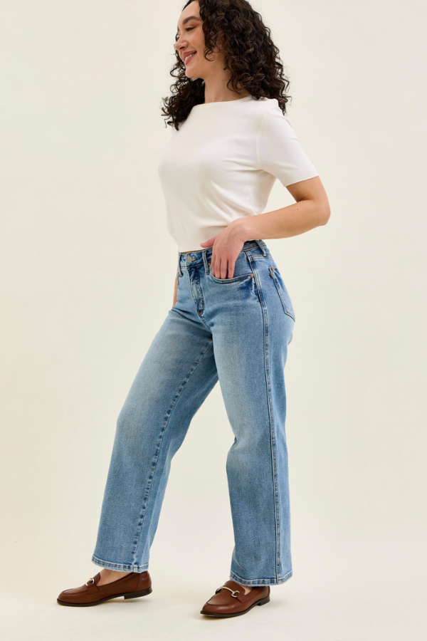 Judy Blue PETITE Mid Rise Tummy Control Vintage Wash Straight Jeans