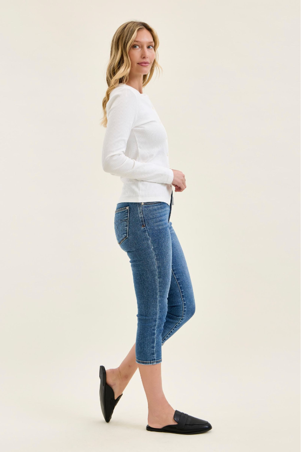 Judy Blue Mid Rise Capri- 72122REG