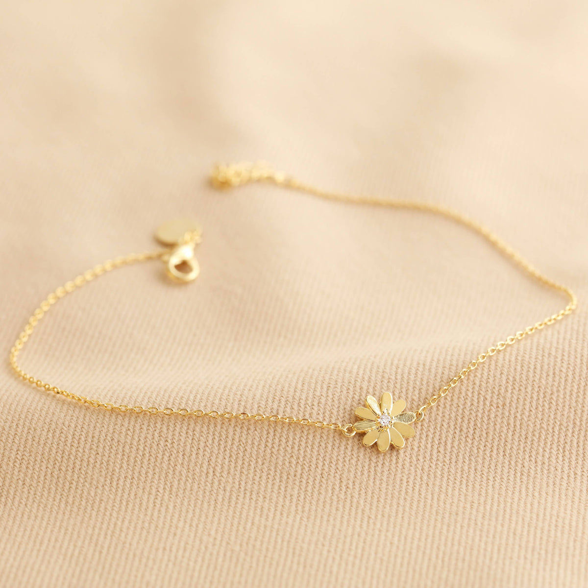 Lisa Angel Accessories Daisy Anklet in Gold